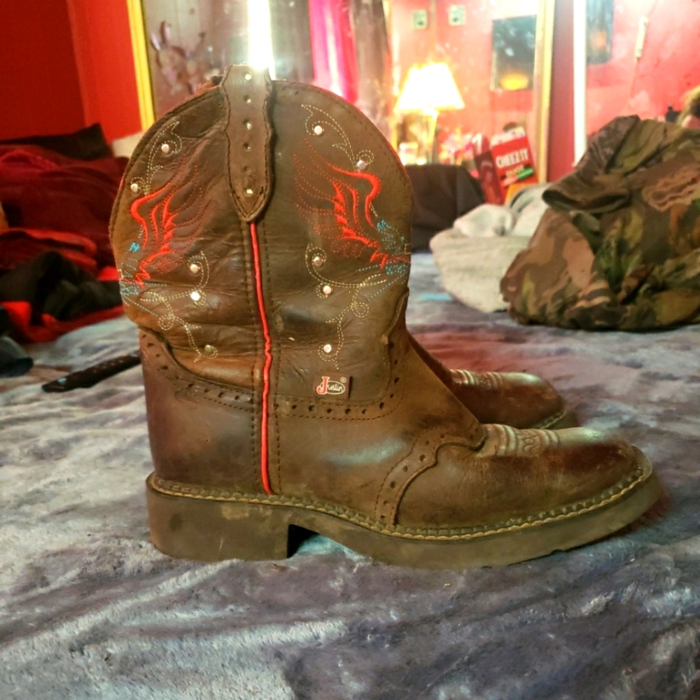 Justin gypsy boots, size 7.5 in womens